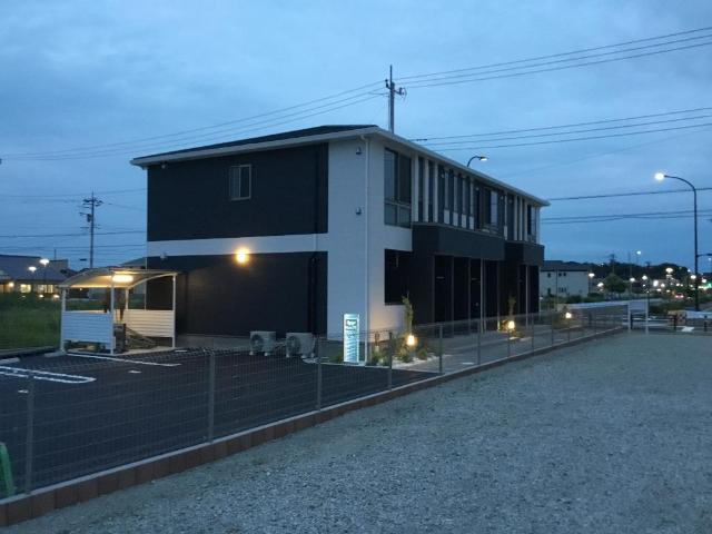 外観写真（夜）