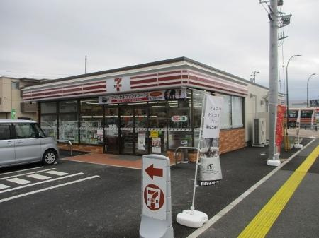 セブンイレブン袖ケ浦駅北口店まで647ｍ