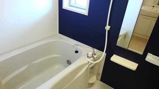 コンパクトで使いやすいお風呂です