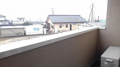 お洗濯にも便利なバルコニー付き
