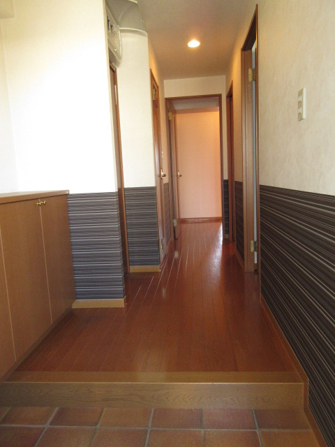 収納もある玄関です