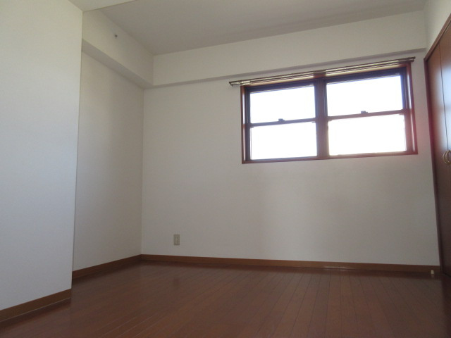 使い勝手のいい洋室です