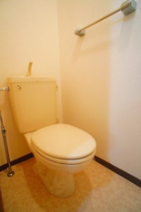 ゆったりとした空間のトイレです