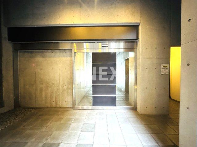 横浜市鶴見区鶴見中央４丁目の賃貸マンションのエントランス