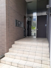 清潔なエントランスです