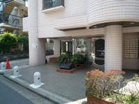 清潔なエントランスです
