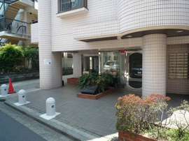 清潔なエントランスです