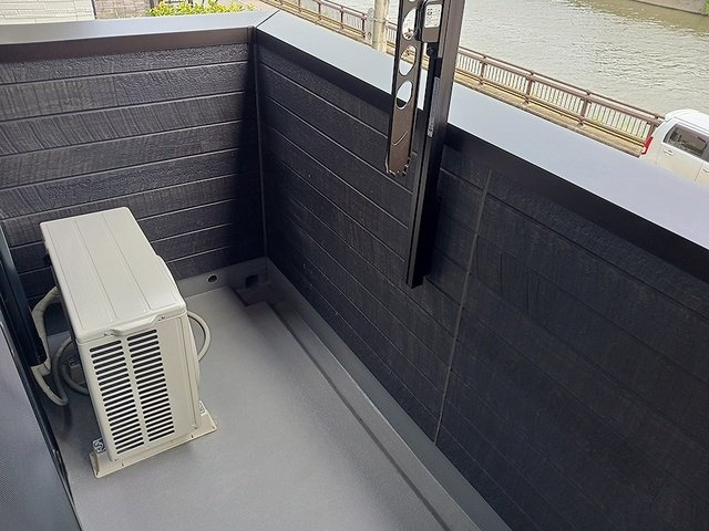 外からの目が気にならないバルコニーで洗濯物が干せます