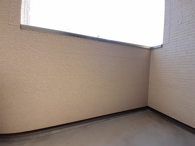 外からの目が気にならないバルコニーで洗濯物が干せます