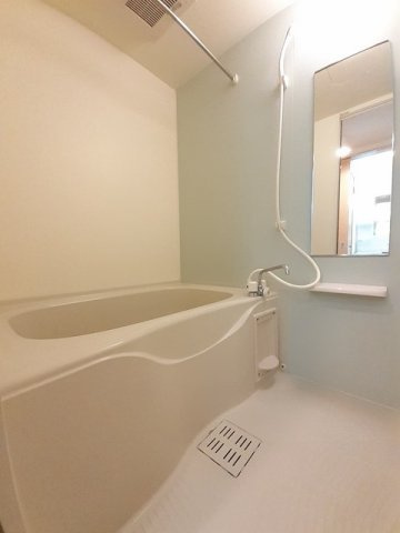 コンパクトで使いやすいお風呂です