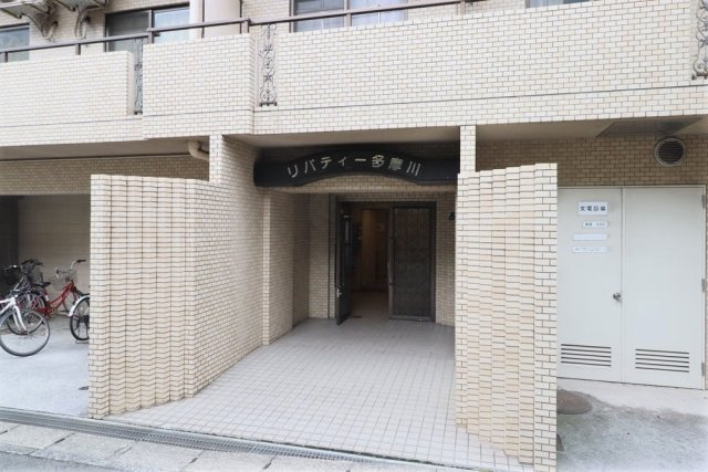 ゆとりのあるエントランスです