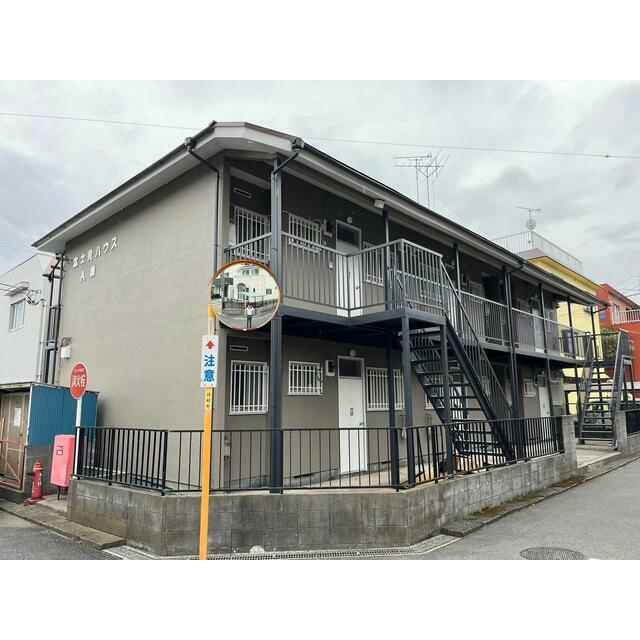 落ち着いた雰囲気の外観です