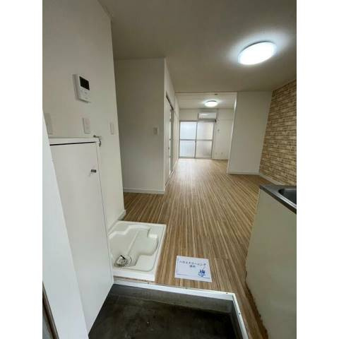 収納もある玄関です