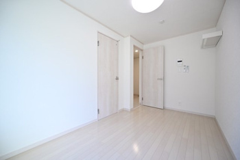 使い勝手のいい洋室です