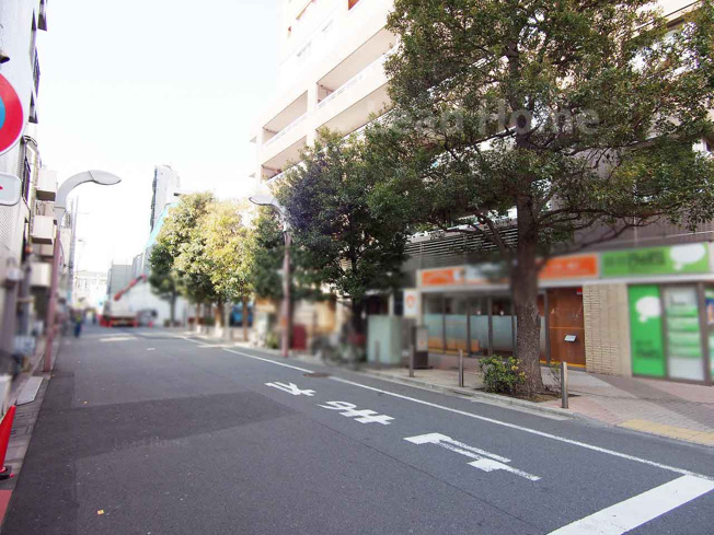 【その他】 | パークホームズ武蔵小山 | 歩道がきれいに整備された幅員の広い前面道路です！見通しが良くお子様とのお散歩も安心感があります♪