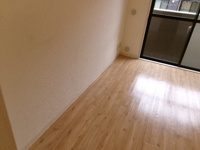 落ち着いた色調の洋室です