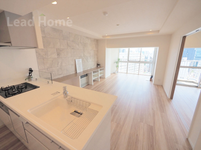 【居間・リビング】 | 目黒プラザ | 明るいナチュラルカラーで統一された伸びやかなLDK！ご家族が集まる寛ぎの場にぴったりです！