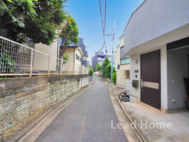 【前面道路含む現地写真】 | 品川区大崎3丁目 | 前面道路は交通量が少なく落ち着いた環境です！小さなお子様がいるご家庭でも安心して過ごせます♪