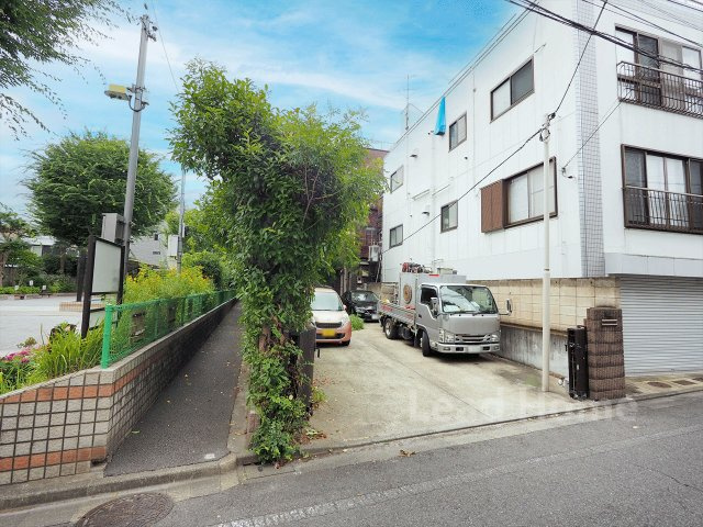 【外観】 | 品川区西中延1丁目 | 爽やかな空と緑に囲まれた開放感ある住環境です！ご家族で穏やかな暮らしを楽しむことができます♪