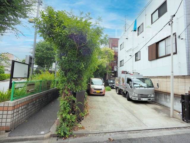 【外観】 | 品川区西中延1丁目 | プライバシーが守られやすい安心の敷地配置です！快適な風が吹き抜ける空間で穏やかに生活していただけます♪
