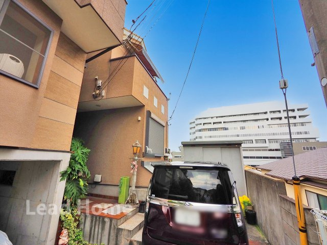 【外観】 | 品川区旗の台1丁目 | 周辺の街並みになじむ落ち着いた住環境が魅力的！日々の通勤やお子様の通学時も心地よくスタート可能♪