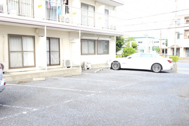 ウッディコーポラスＡ棟の駐車場