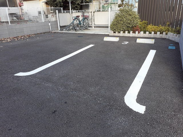 メゾン　ド　クレールの駐車場
