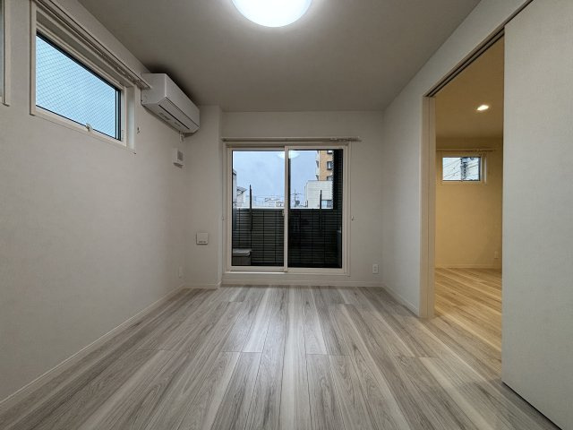 狛江市東和泉１丁目のアパートの寝室