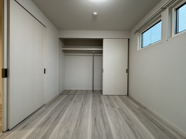 狛江市東和泉１丁目のアパートの洋室