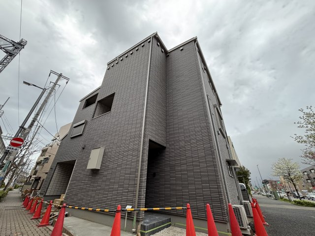 狛江市東和泉１丁目のアパートの外観