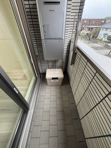 狛江市東和泉１丁目のアパートのバルコニー