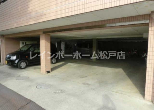 ツインヴィラ八柱Ⅱの駐車場