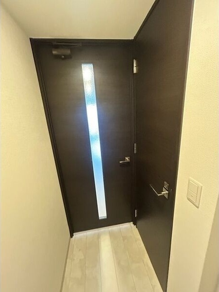 エステムコート名古屋新栄Ⅳネストの玄関