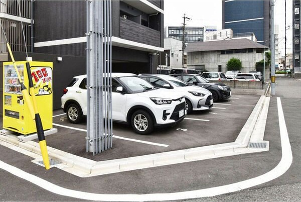 エステムコート名古屋新栄Ⅳネストの駐車場