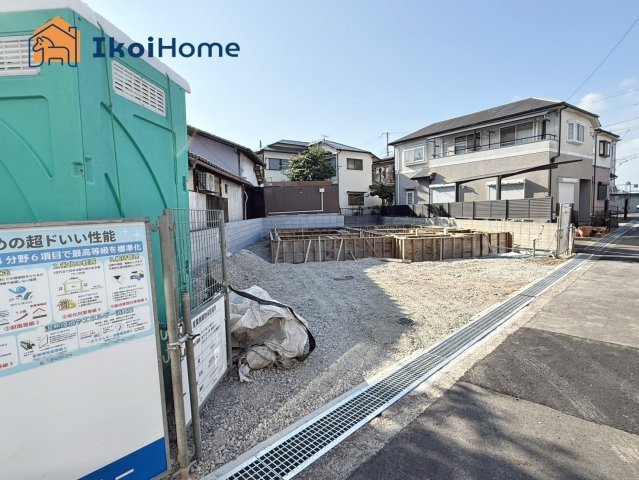 神戸市西区持子1丁目　全1棟　新築戸建の駐車場|●資料・カタログのご請求無料●スーパーやコンビニ、飲食店、病院など徒歩圏内の施設も多々あります。