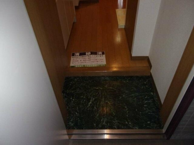 メインステージ本駒込駅前の玄関