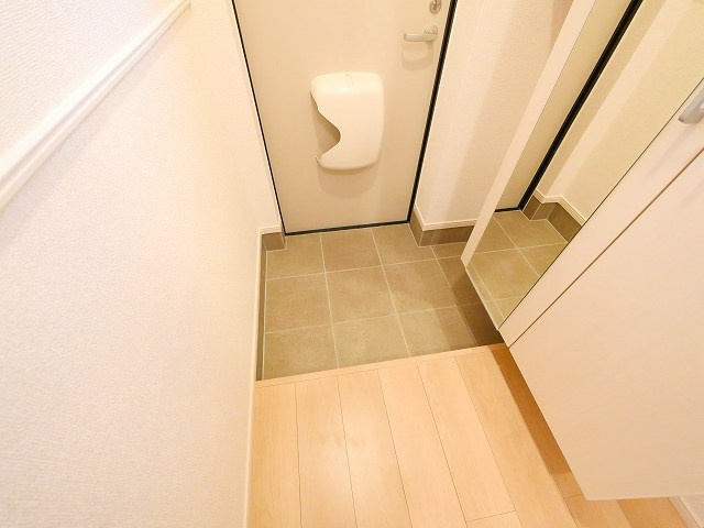 セレノ生駒Ⅰの玄関|明るい玄関です