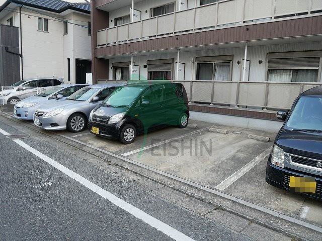 エーレガート博多駅の駐車場