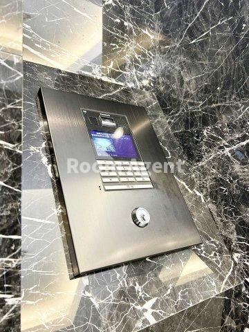 プレサンスロジェ千種内山のエントランス