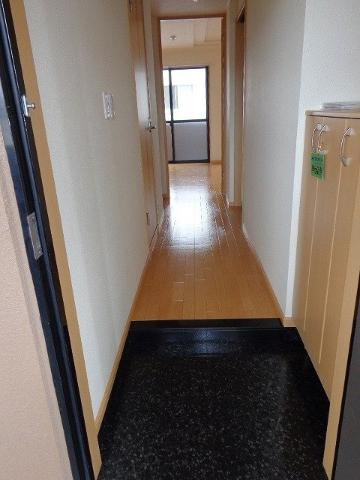 フローリスト　サヤカの内装|廊下
