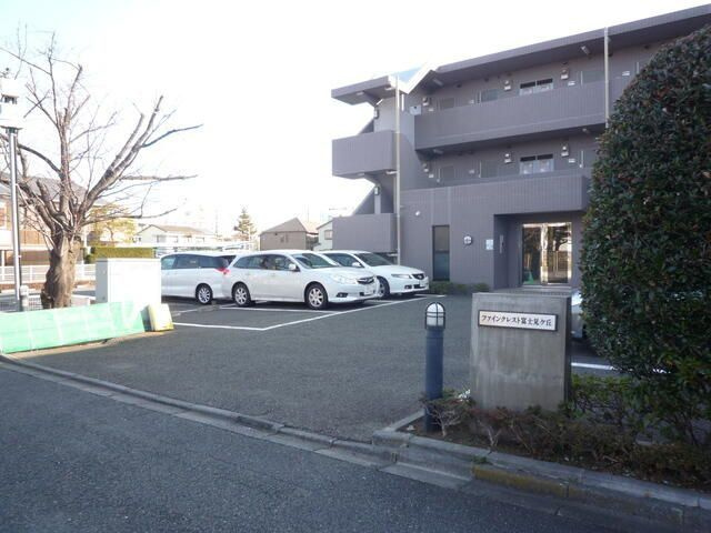 ファインクレスト富士見ヶ丘の駐車場