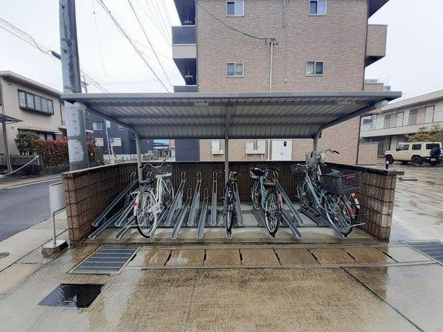 クオーレⅢの駐車場