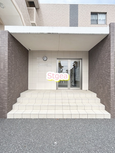 カメリア本町のエントランス