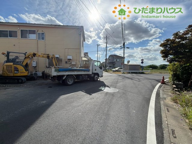 熊谷市原島　新築一戸建て　いろどりアイタウン01の前面道路含む現地写真