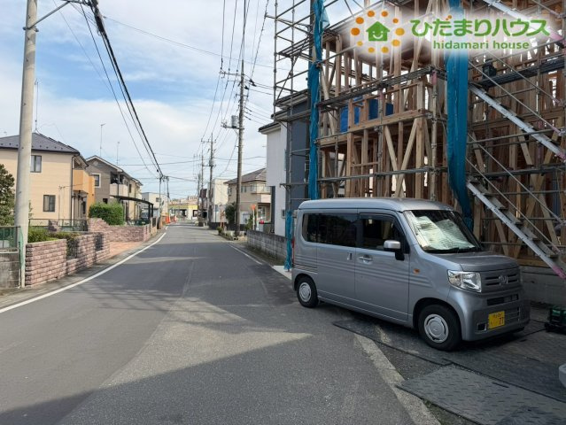 熊谷市原島　新築一戸建て　いろどりアイタウン 01の前面道路含む現地写真