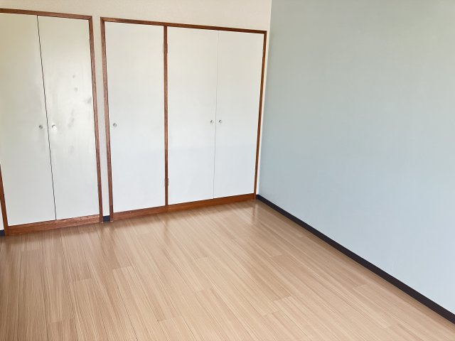 アメニティ西八王子の居間・リビング|退去前につき、別部屋のお写真になります。