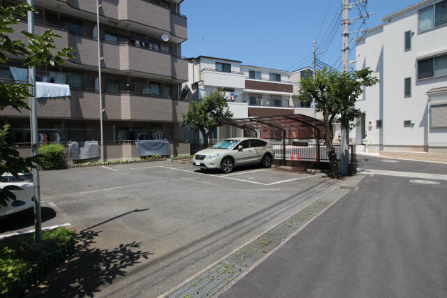 リバーサイド・ダイキの駐車場