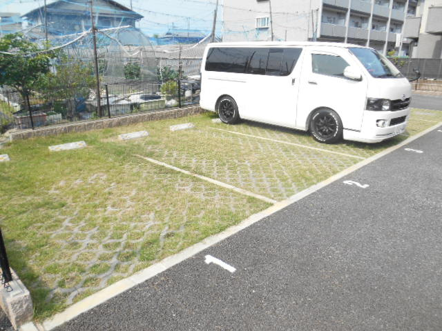 コート・バンブーグラスの駐車場