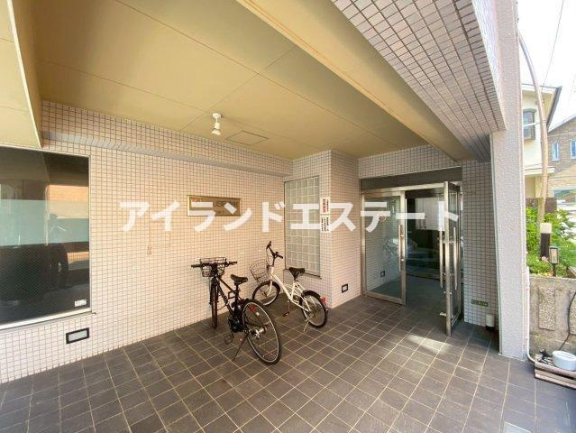 Kハウス駒沢　駅近　最上階　3方向角部屋のエントランス