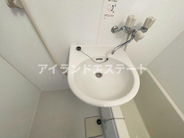 メゾンクボタ　宅配BOX　バストイレ別　TVドアフォンの洗面所